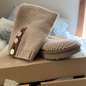 UGG sweater boot NIB